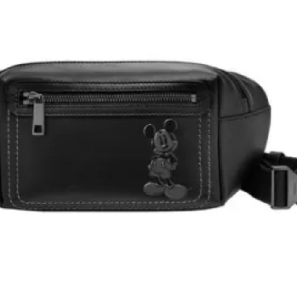 🔥NWOT Disney Black Belt Bag🔥